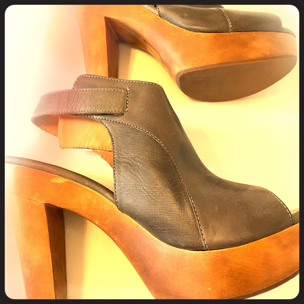 FEIL HEEL Gray leather upper brown wooden heel